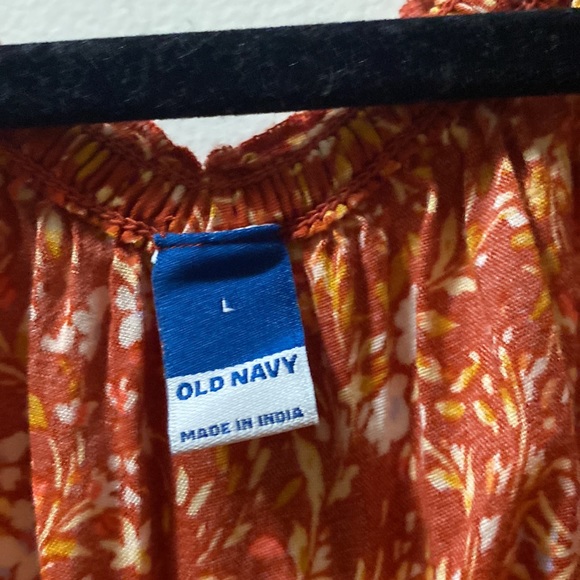 Old navy top - Picture 2 of 3
